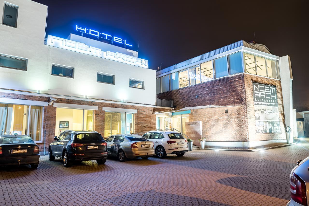 Restaurant & Design Hotel Noem Arch Брно Экстерьер фото