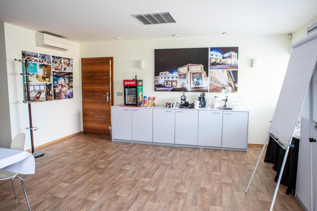 Restaurant & Design Hotel Noem Arch Брно Экстерьер фото