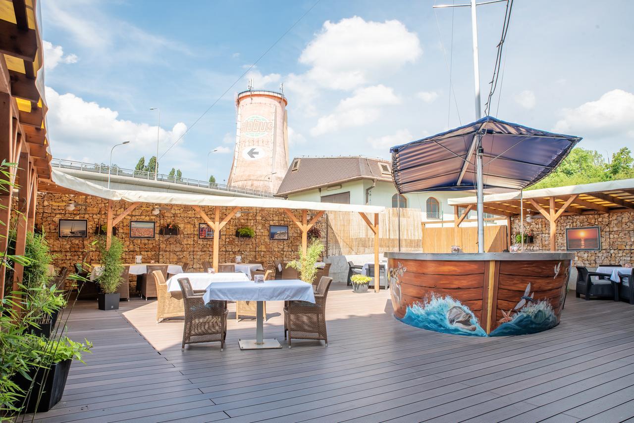 Restaurant & Design Hotel Noem Arch Брно Экстерьер фото
