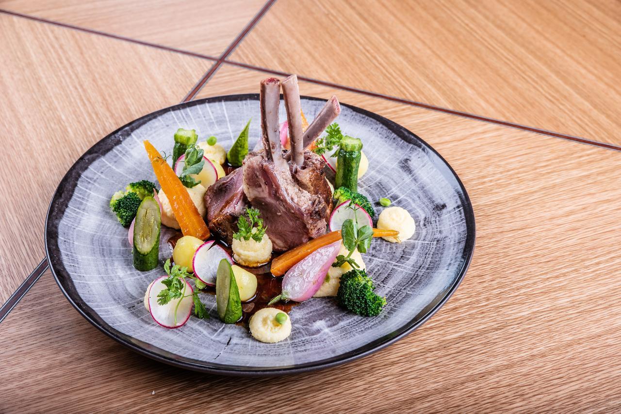 Restaurant & Design Hotel Noem Arch Брно Экстерьер фото