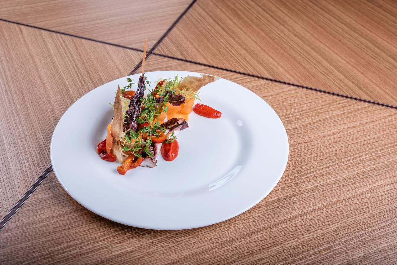 Restaurant & Design Hotel Noem Arch Брно Экстерьер фото