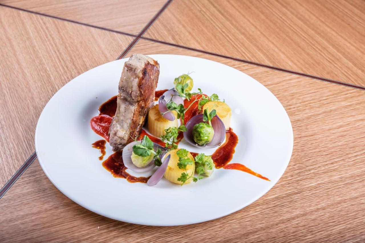 Restaurant & Design Hotel Noem Arch Брно Экстерьер фото