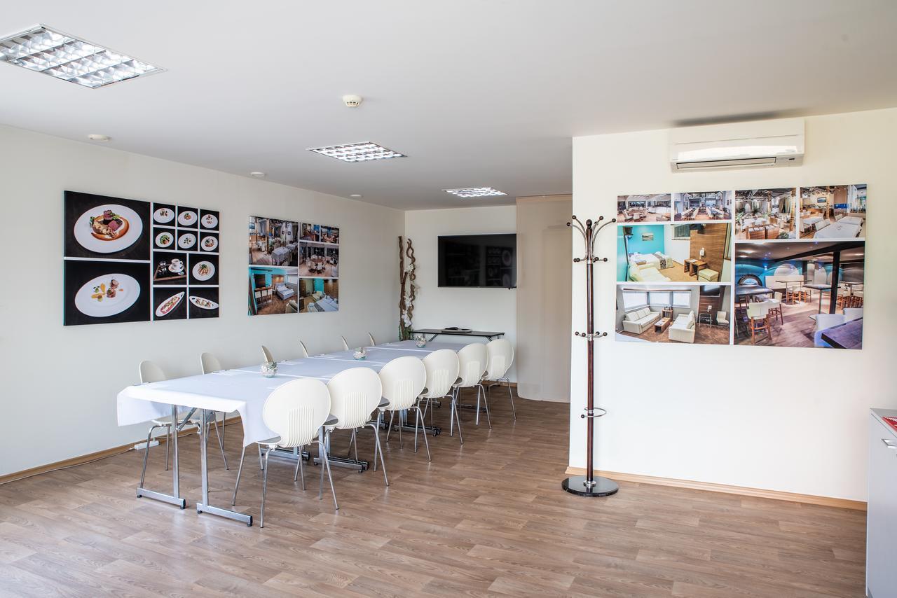 Restaurant & Design Hotel Noem Arch Брно Экстерьер фото