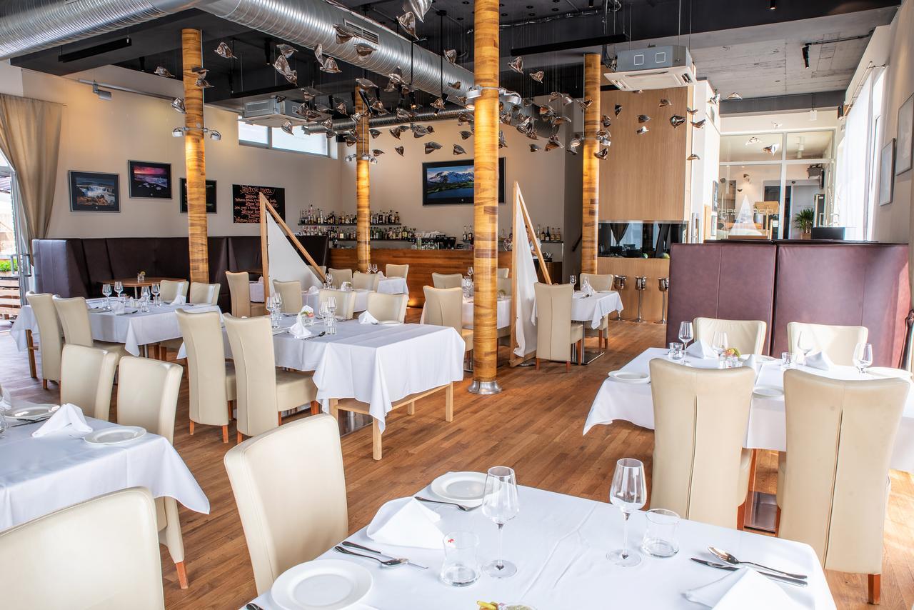 Restaurant & Design Hotel Noem Arch Брно Экстерьер фото