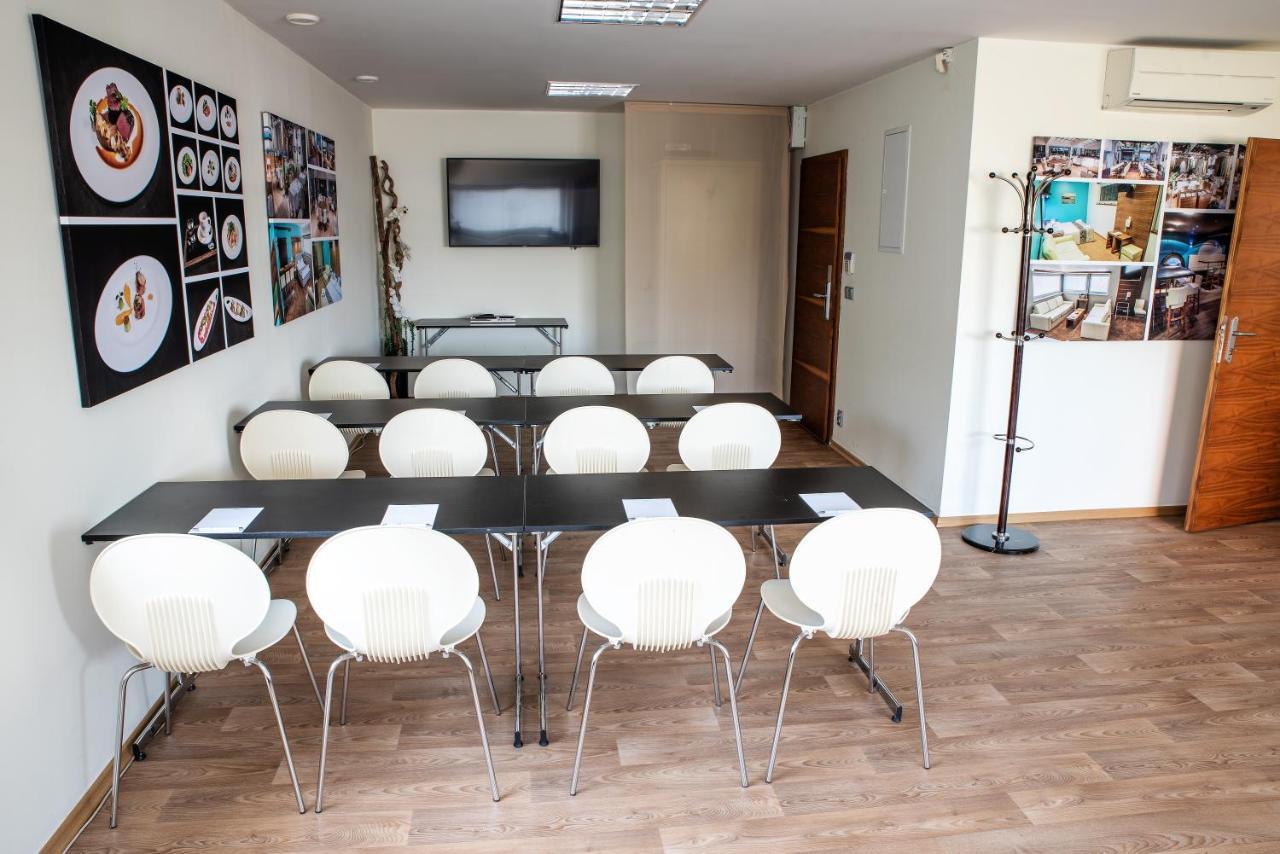Restaurant & Design Hotel Noem Arch Брно Экстерьер фото