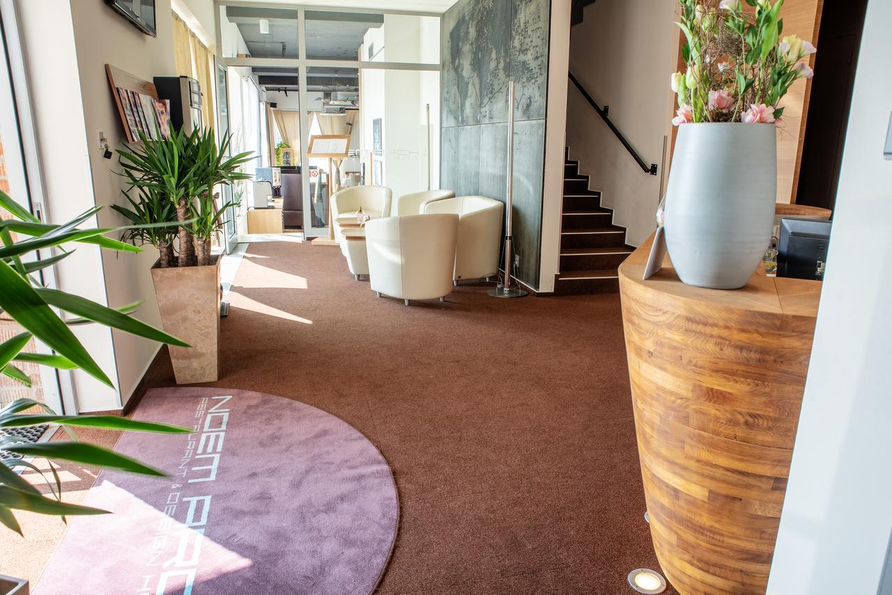 Restaurant & Design Hotel Noem Arch Брно Экстерьер фото