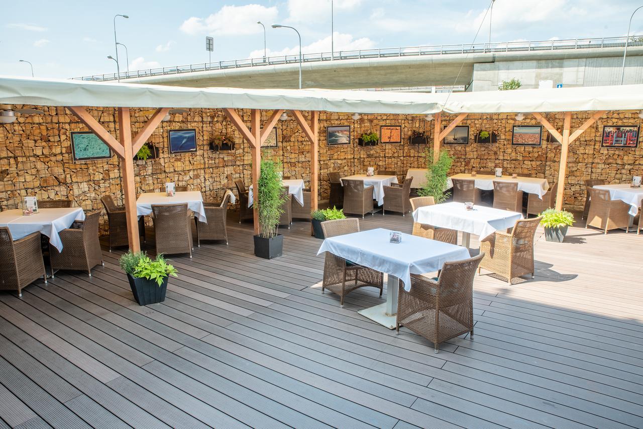 Restaurant & Design Hotel Noem Arch Брно Экстерьер фото