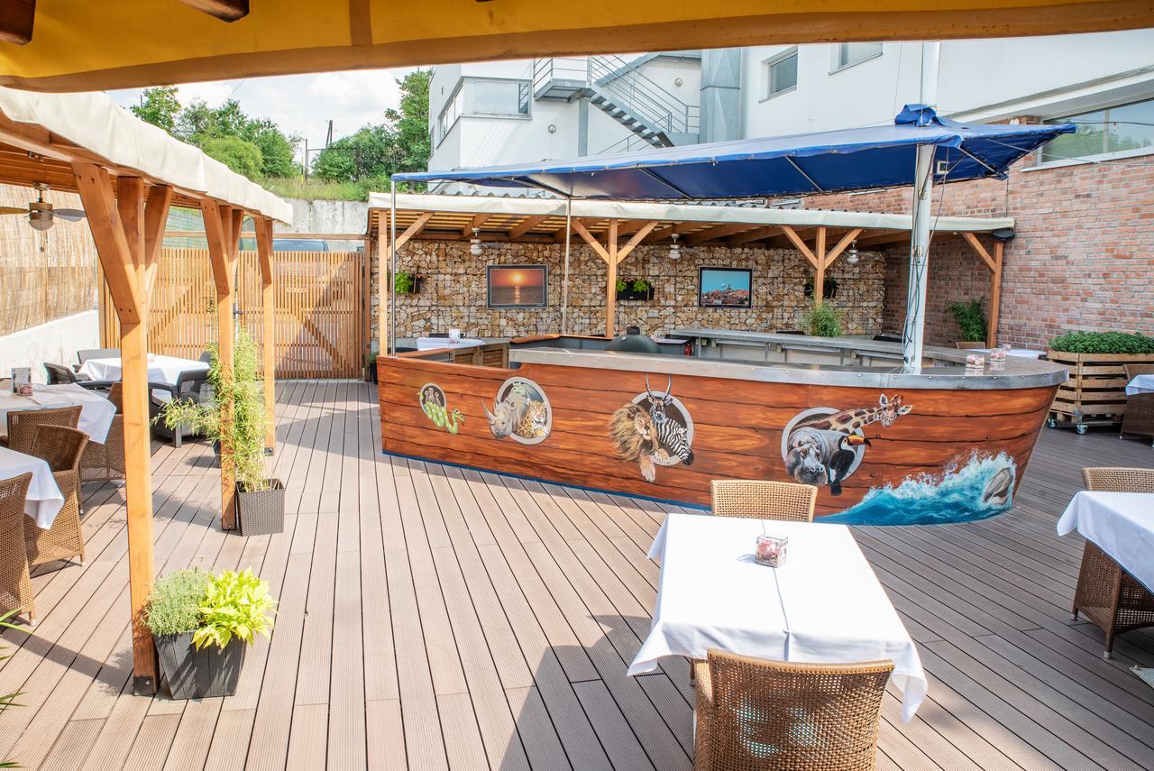 Restaurant & Design Hotel Noem Arch Брно Экстерьер фото