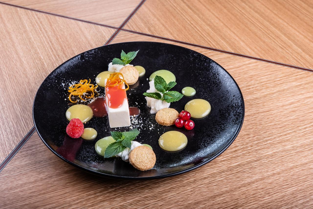 Restaurant & Design Hotel Noem Arch Брно Экстерьер фото