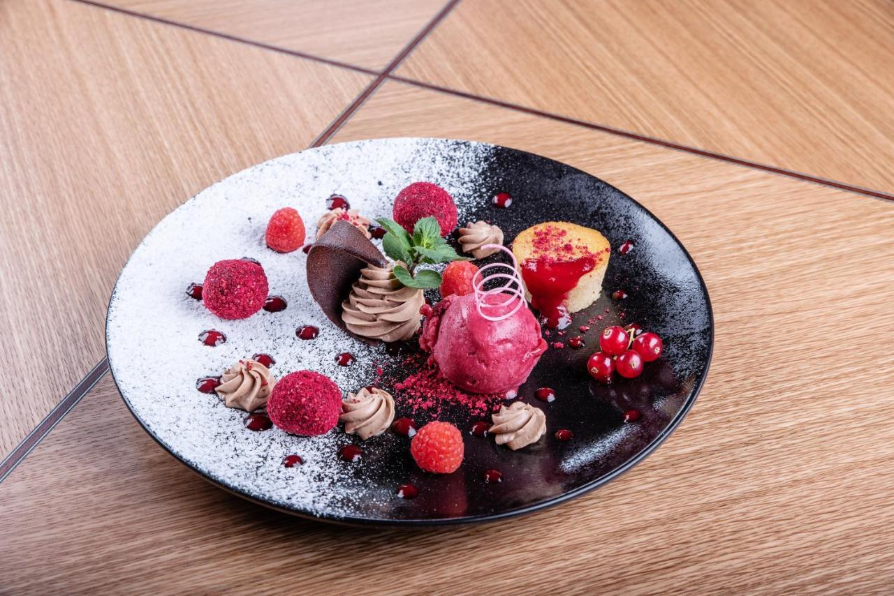 Restaurant & Design Hotel Noem Arch Брно Экстерьер фото