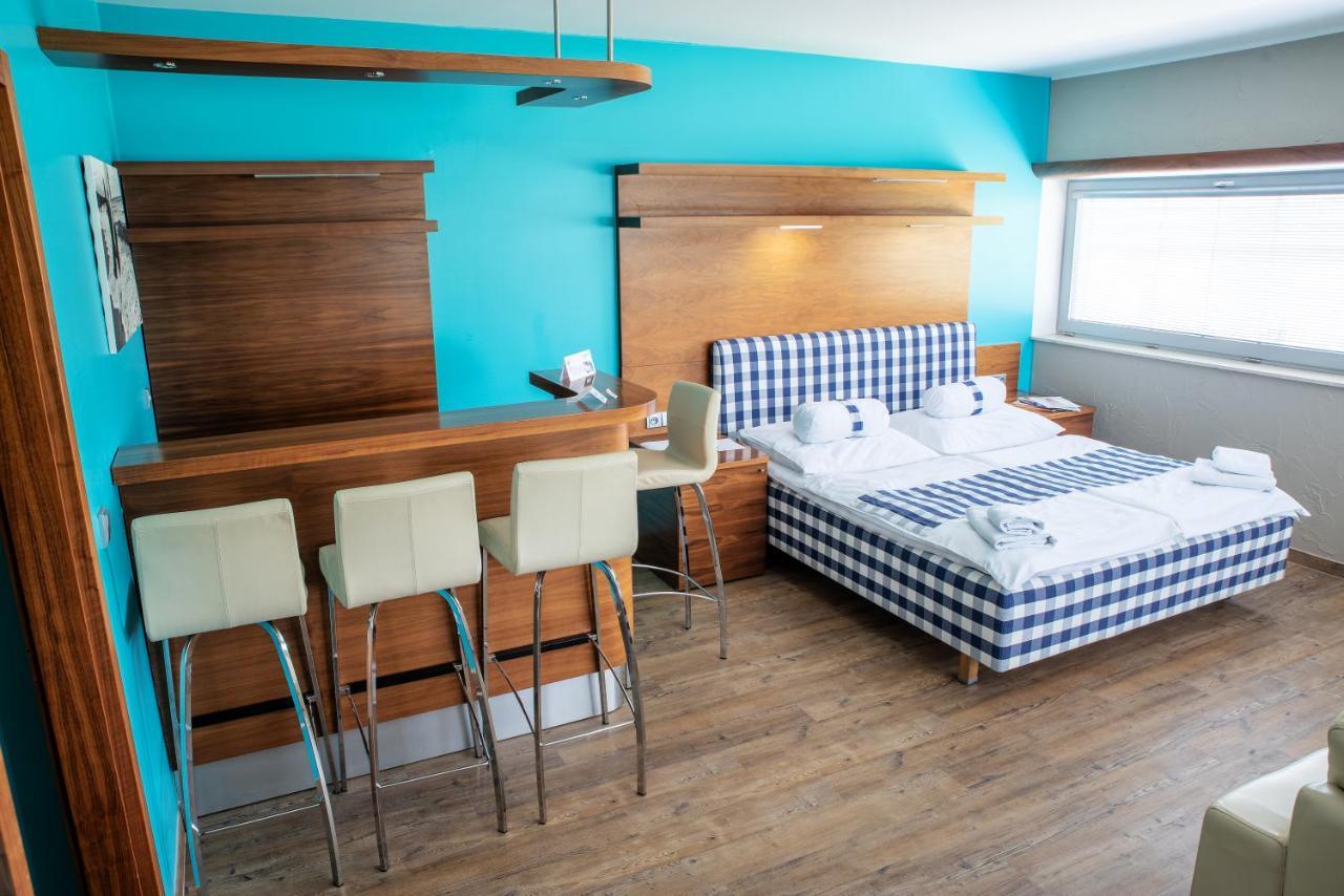 Restaurant & Design Hotel Noem Arch Брно Экстерьер фото